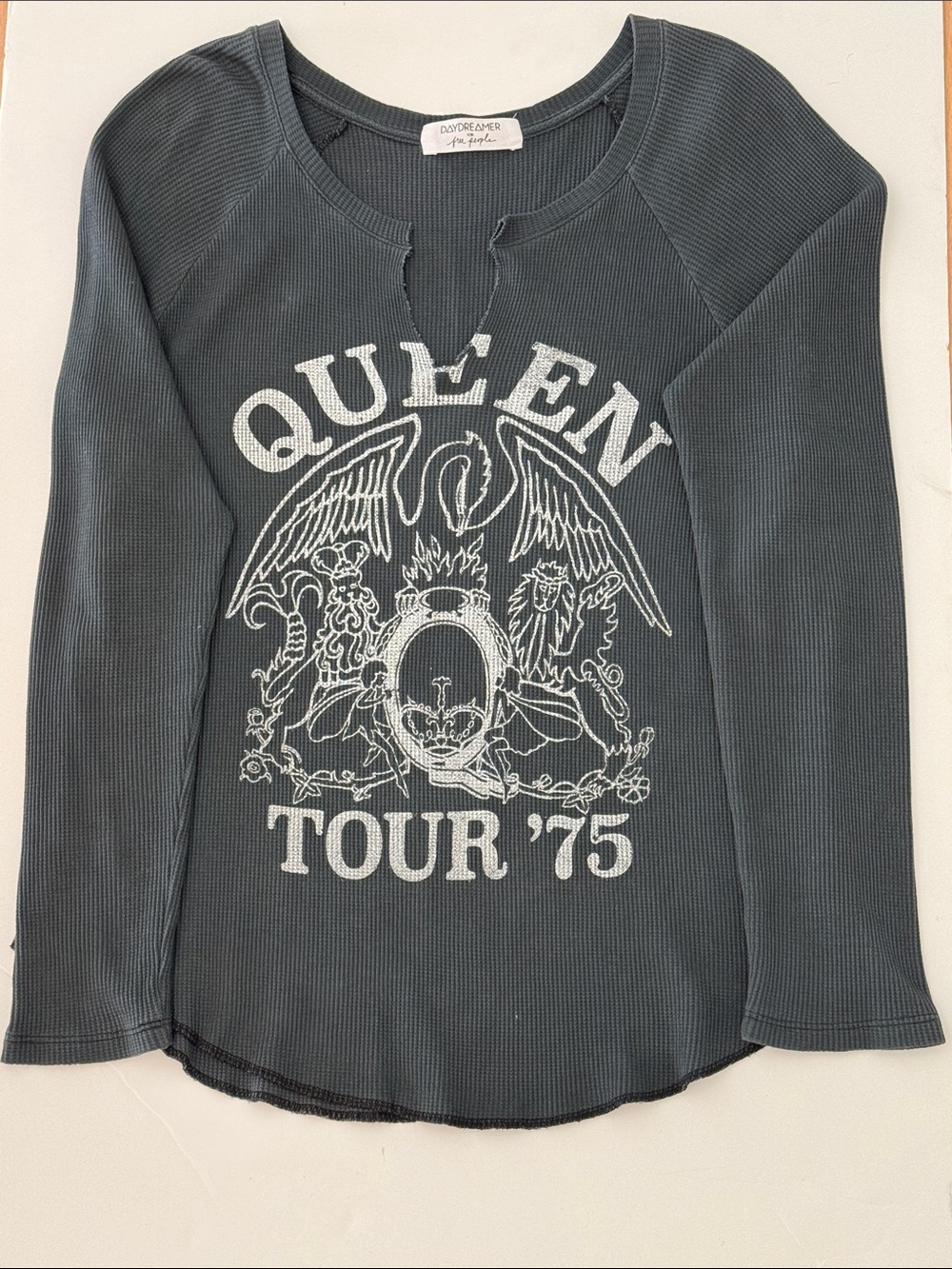Daydreamer Steel blue ‘Queen Tour '75' Long Sleeve Tee